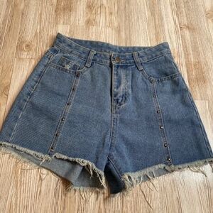 High waisted studded distressed denim cut off shorts size 3/5, size 2/4